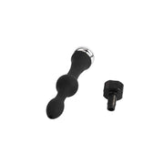 Plug anale nero in silicone con diametro graduale e anello cromato, accessorio doccia incluso