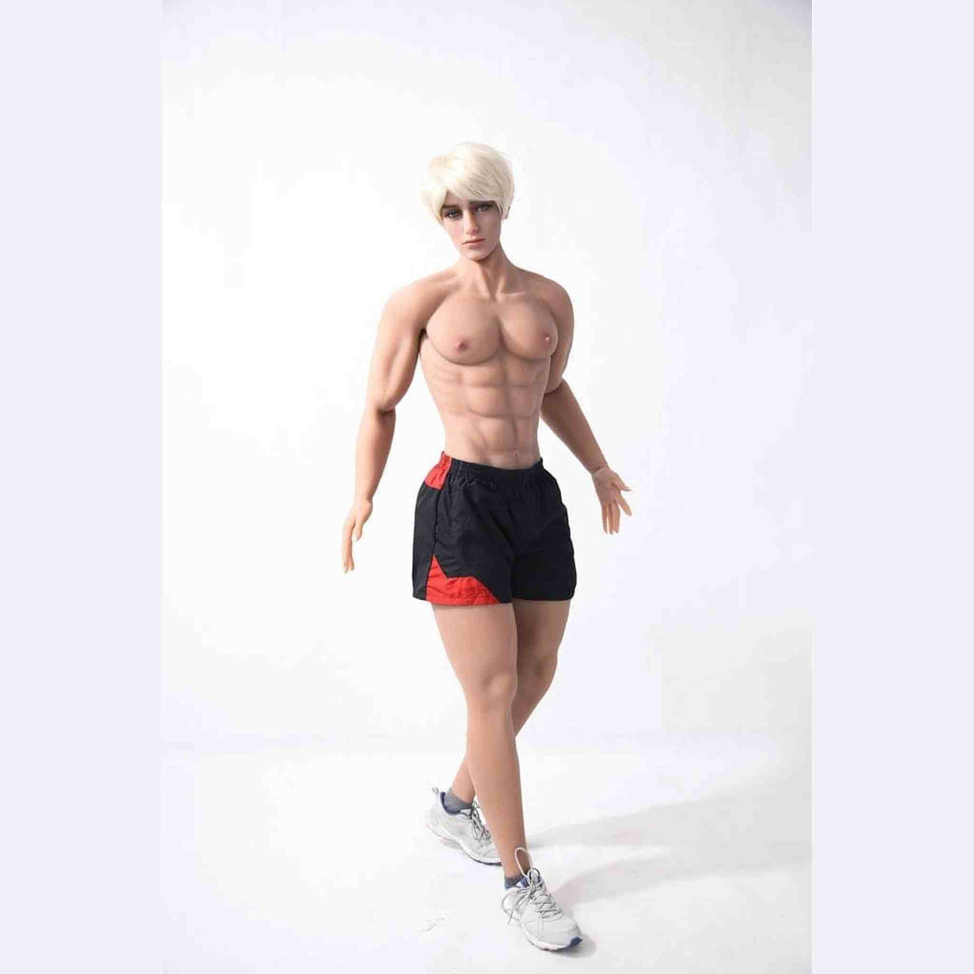 Bambola realistica uomo Kevin in posa dinamica con scarpe da ginnastica