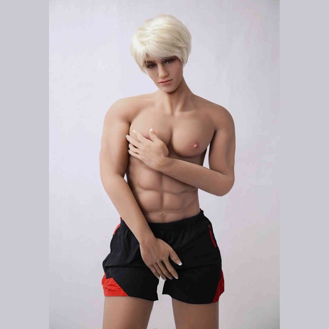 Bambola sessuale maschile Kevin 180 cm profilo muscoloso con pantaloncini neri