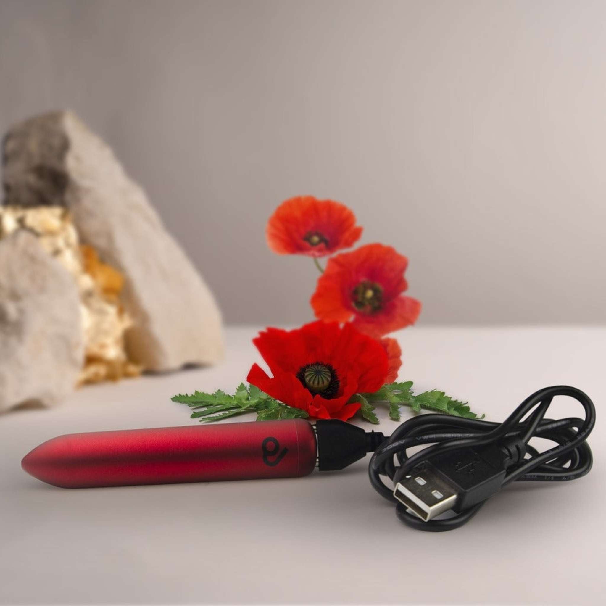 Poppy Red Bullet Vibrante Clitorideo Ricaricabile
