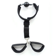 Set completo ball-gag nera con polsiere e protezione sfera