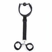 2 in 1 Ball-Gag Nera con Strap Comfortable e Polsiere collegate