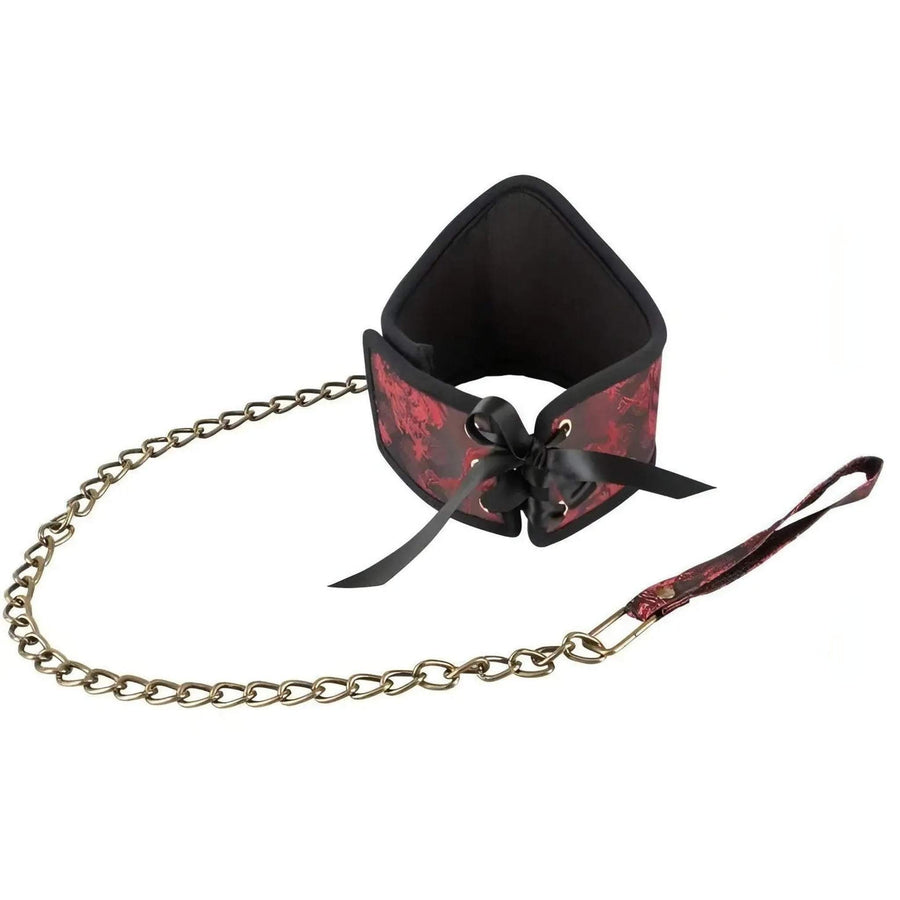 A menudo collar con la correa de Asia
