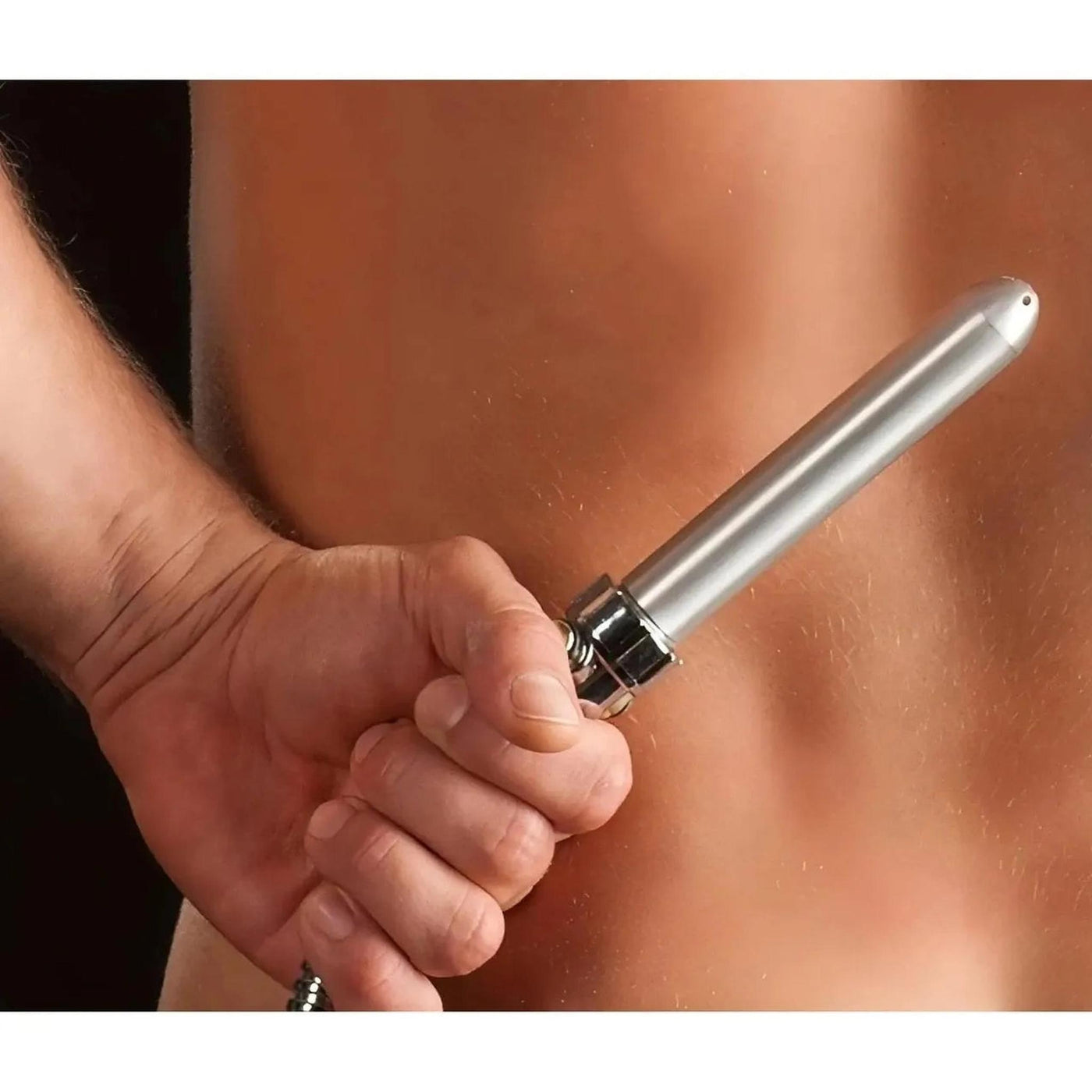 Doccetta anale in alluminio con aggancio per tubo doccia regolabile e 4 fori sulla punta