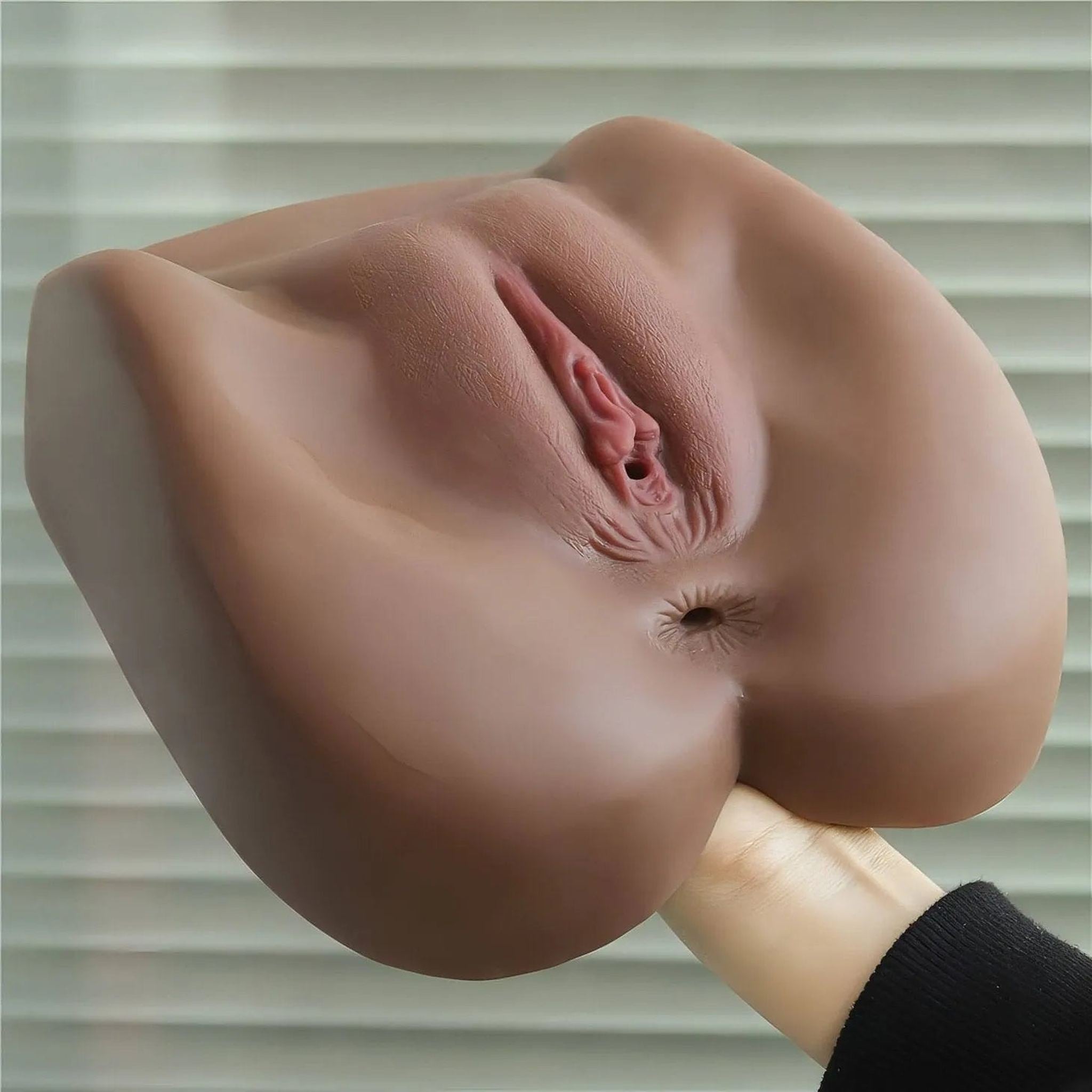 Streetgirl's No. 1 – Masturbatore Super Realistico e Morbido con Canali Anale e Vaginale Extra Stimolante – Nero