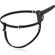 Vista frontale strapon nero Vibrating Penetrix con fibbia centrale e dettagli metallici
